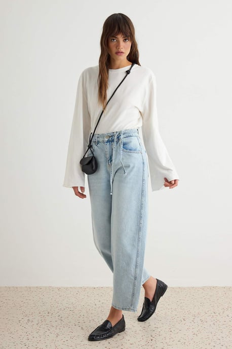 TRENDYOLMİLLA Dames Donkerblauw Effen Barrel-model Hoge taille Jeans - Image 1