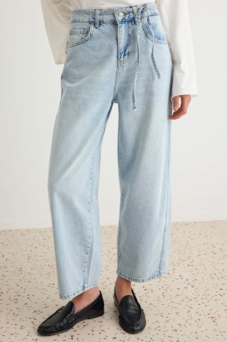 TRENDYOLMİLLA Dames Donkerblauw Effen Barrel-model Hoge taille Jeans - Image 2