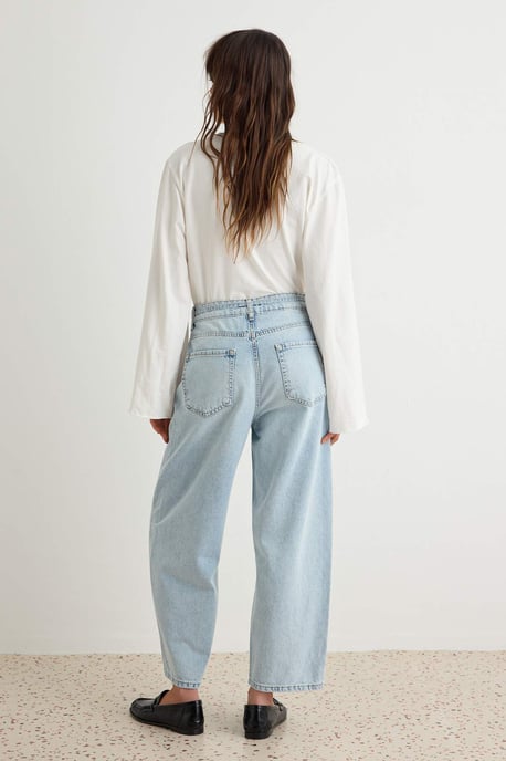 TRENDYOLMİLLA Dames Donkerblauw Effen Barrel-model Hoge taille Jeans - Image 3