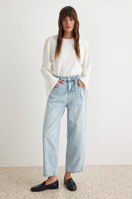 TRENDYOLMİLLA Dames Donkerblauw Effen Barrel-model Hoge taille Jeans - Image 4