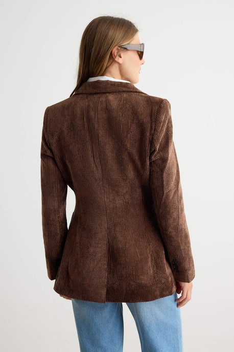 TRENDYOLMİLLA Women's Brown Plain Long Fitted Blazers - Image 4