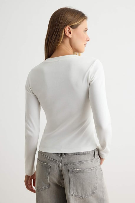 TRENDYOLMİLLA Dam Ecru Enfärgad Lång, Figursydd T-shirts - Image 3