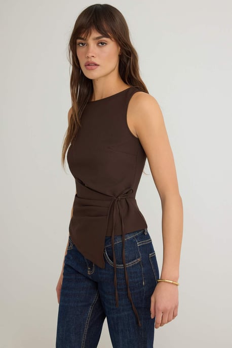 TRENDYOLMİLLA Dames Bruin Effen Mouwloos Regular fit Blouses - Image 1