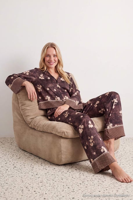 TRENDYOLMİLLA Dam Flerfärgad Blommig Lång, Regular fit Pyjamas- Set - Image 1