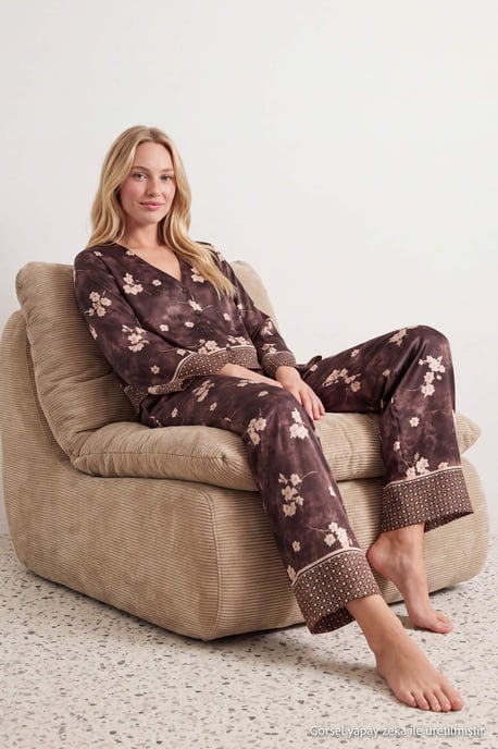 TRENDYOLMİLLA Dam Flerfärgad Blommig Lång, Regular fit Pyjamas- Set - Image 6