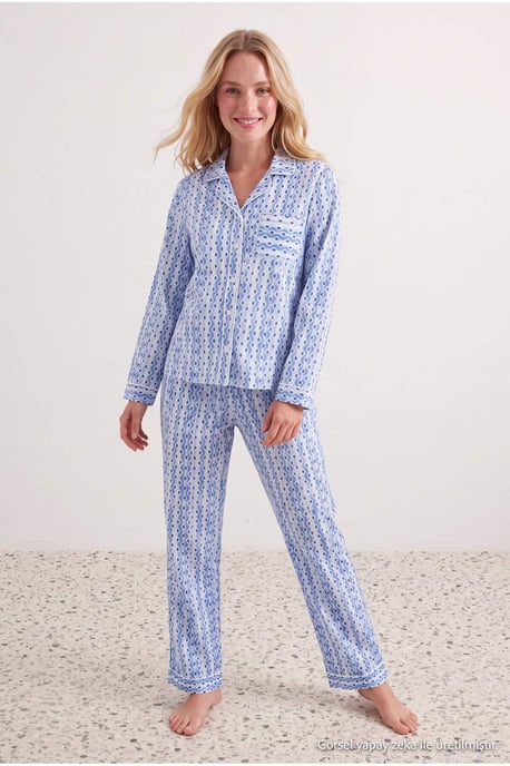 TRENDYOLMİLLA Dames 2-pack Blauw Met grafische print Lang Loungewear Regular fit Pyjama- Sets - Image 2