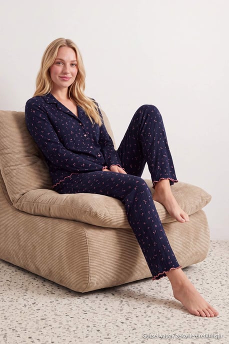 TRENDYOLMİLLA Dames 2-pack Donkerblauw Bloemenprint Lang, Regular fit Pyjama- Sets - Image 3