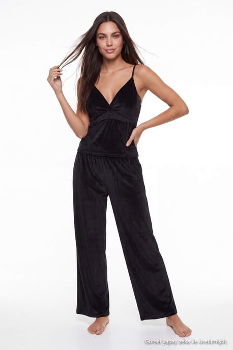 TRENDYOLMİLLA Dames Zwart Effen Lang, Regular fit Pyjama- Sets - Image 1