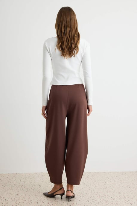 TRENDYOLMİLLA Women's Brown Plain Barrel Normal waist Trousers - Image 3