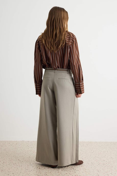 TRENDYOLMİLLA Women's Dark blue Plain Wide Leg Normal waist Trousers - Image 3