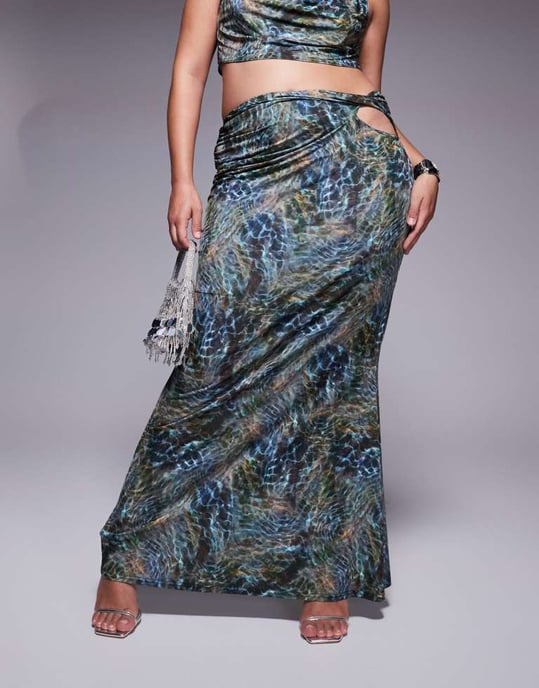 ASOS DESIGN Curve co-ord slinky cut out hip maxi skirt in blue print - Image 3