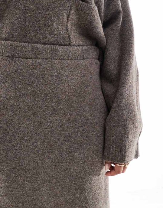 Pieces Curve knitted maxi skirt co-ord in deep taupe - Image 2