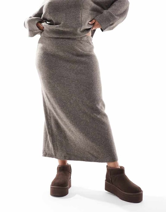 Pieces Curve knitted maxi skirt co-ord in deep taupe - Image 4