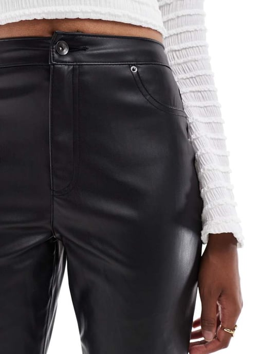 Vero Moda Tall läderlook cigarettbyxor i svart - Image 3