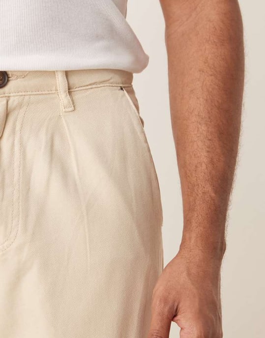 Selected wide fit pleated trouser in cream - Image 2