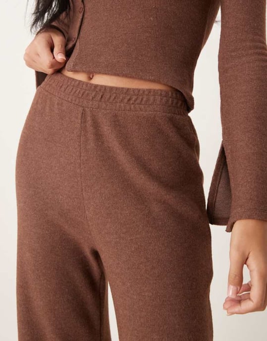 ASOS DESIGN supersoft low rise cuffed jogger co ord in chocolate marl - Image 4