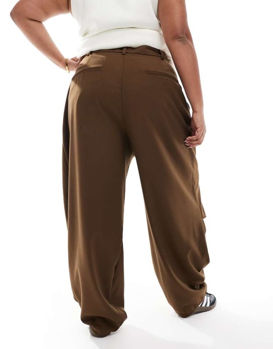ASOS DESIGN Curve tailored wide leg trousers with knee pleat detail in mocha - Image 2
