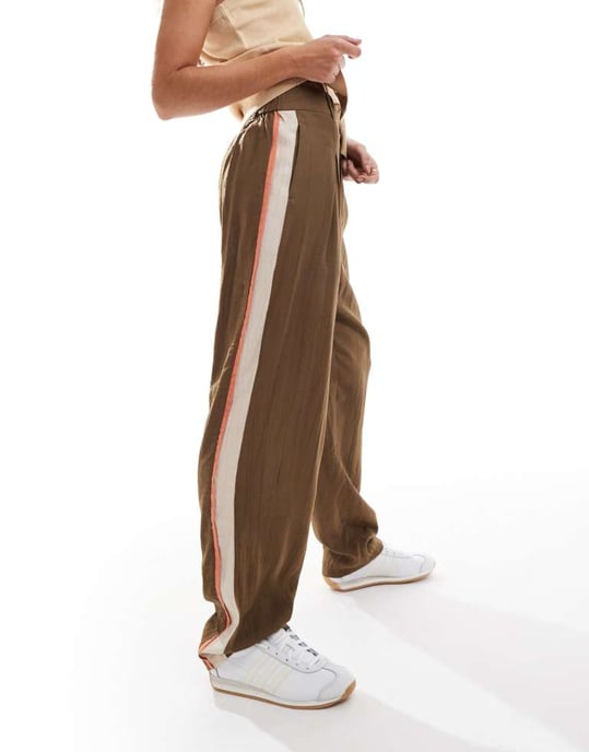 ASOS DESIGN tailored contrast panel trousers in mocha - Image 2