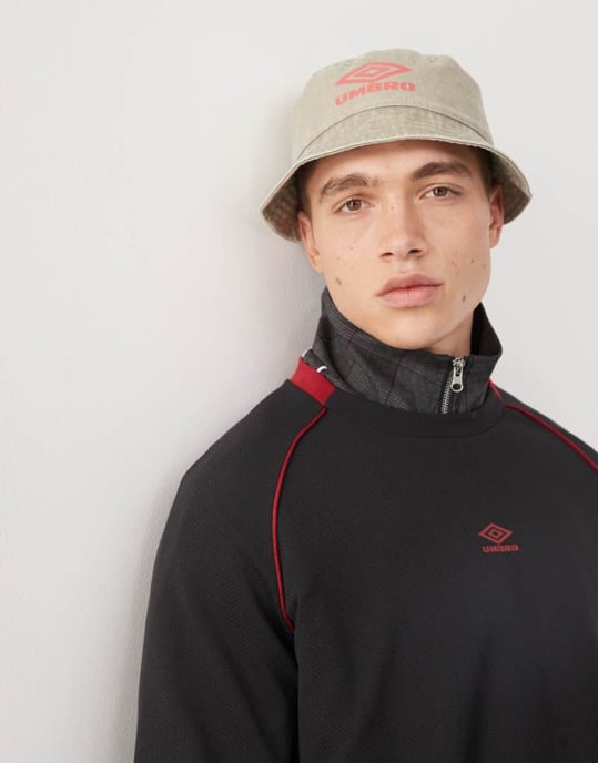 Umbro drillhatt i röd - Image 1