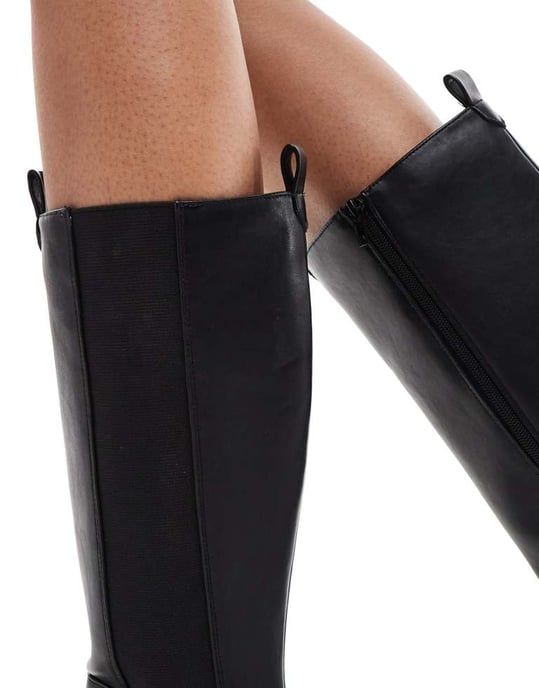 Public Desire Bryant knähöga stövlar i svart PU - Image 3