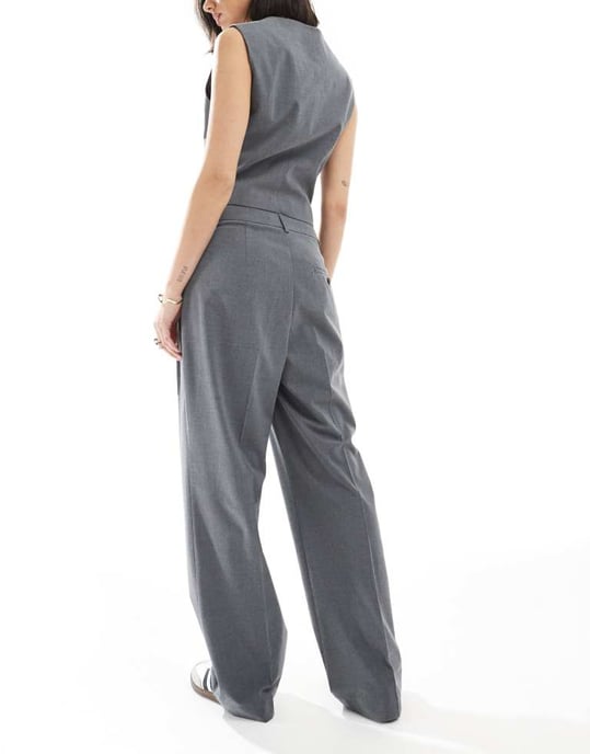 Vero Moda slouchy plisserad byxdrareg i mörkgråmelerad - Image 4