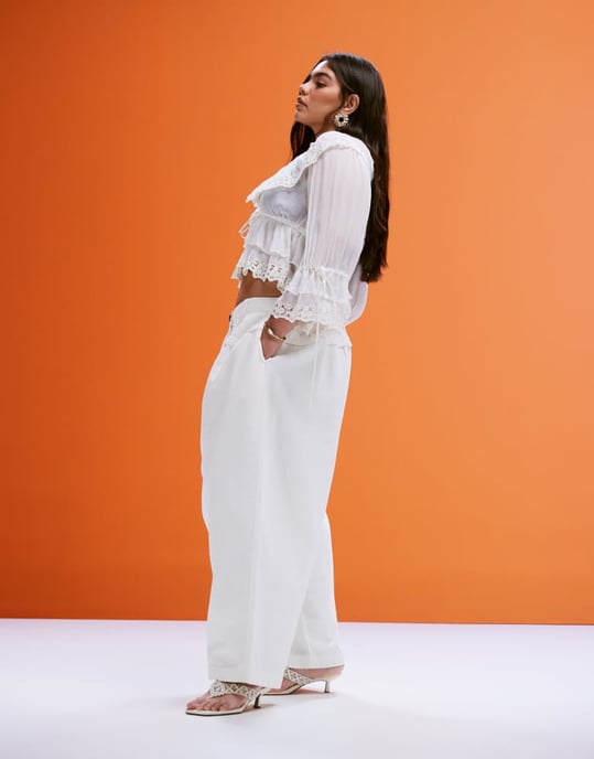 ASOS DESIGN Curve super oversized tvättade byxor med sömdetalj i tvättat vitt - Image 2