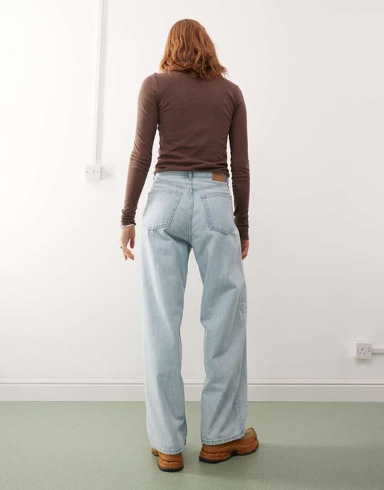 Weekday Astro unisex lågt skurna baggy jeans i ljusblå - Image 2