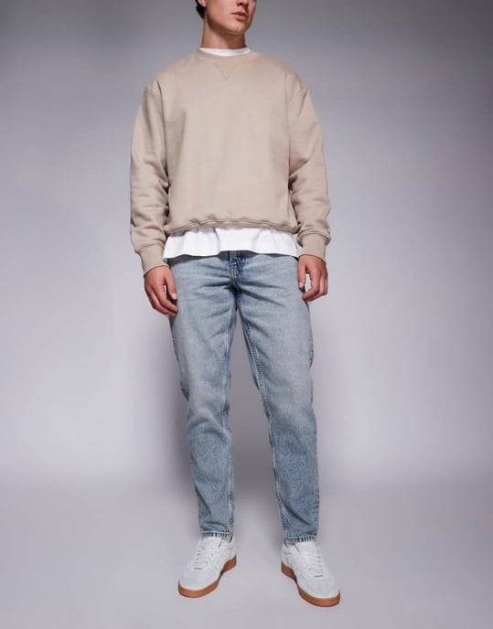 ASOS DESIGN tapered jeans i blekt tvätt - Image 1