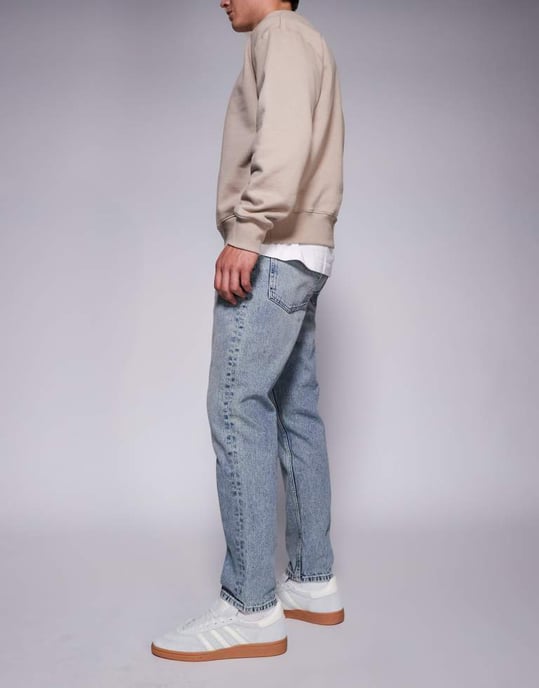 ASOS DESIGN tapered jeans i blekt tvätt - Image 2