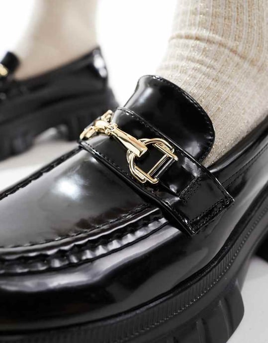 ASOS DESIGN Vid Passform Magnus tjocka loafers i svart lack - Image 2