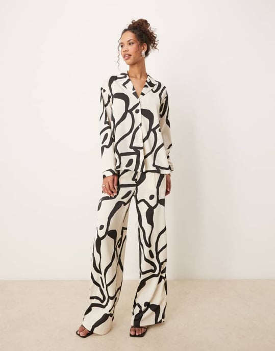 AWAR överdimensionerad satin skjorta co-ord i mono tryck - Image 3