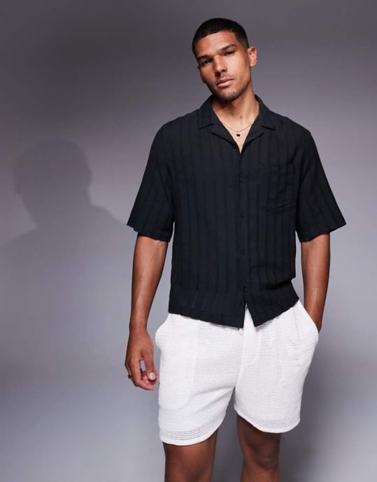 ASOS DESIGN boxy reverkrage broderad skjorta i svart randig - Image 1