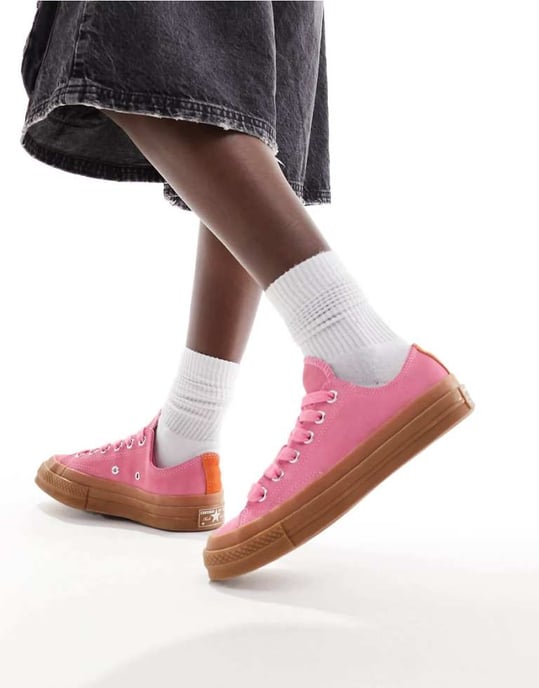 Converse Chuck 70 Ox trainers in pink with gum sole - Image 1