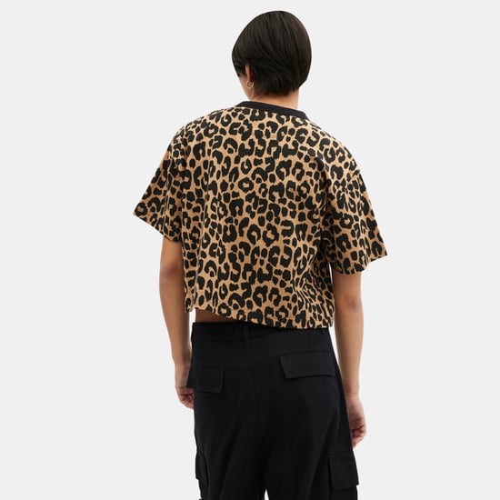 Leopard Cursive Signature Cropped T-Shirt - Image 3