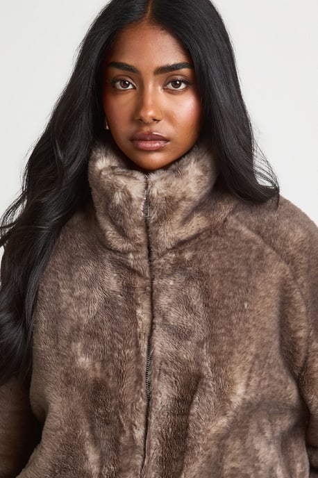 Two Tone Faux Fur Funnel Neck Jacket - Image 4