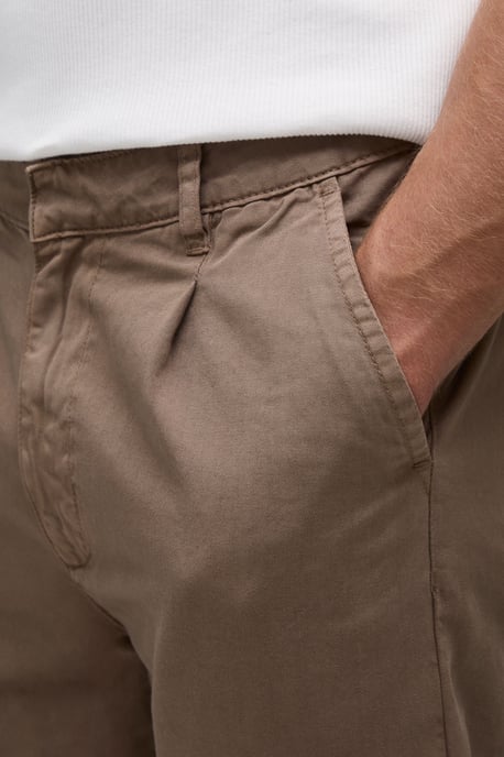 Essential Slim Fit Pleat Front Chino - Image 3