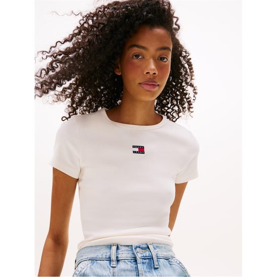 Tommy Jeans Dames-T-shirt met badge, geribd, normale pasvorm (Antiek Wit) - Image 5