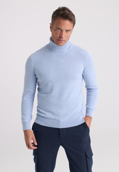 Pullover Turtleneck Pullover - Image 1
