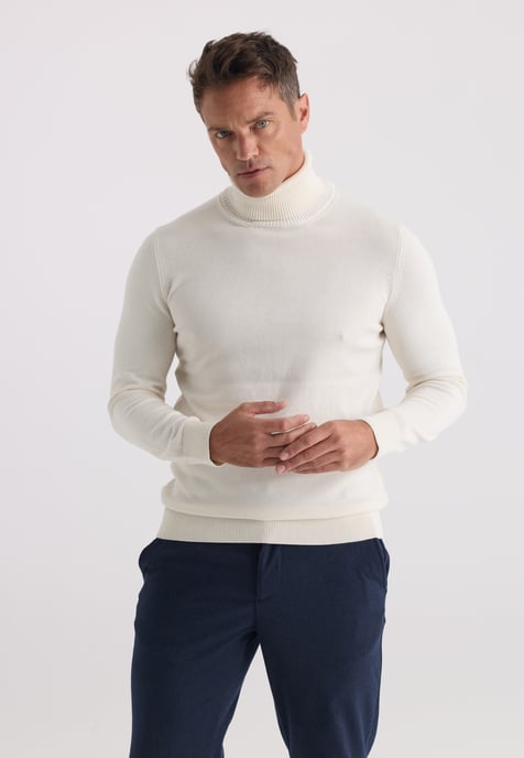 Pullover Turtleneck Pullover - Image 1