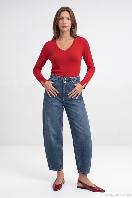 Women's V-Neck Knit Sweater With Side Slit - Image 4