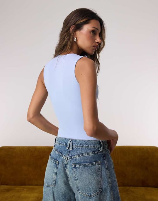 Good American sculpting deep v tank bodysuit in sky mist - Image 2