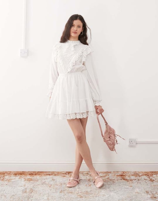 Miss Selfridge spetsdetalj ärvda vävda minikjol i vitt - Image 2