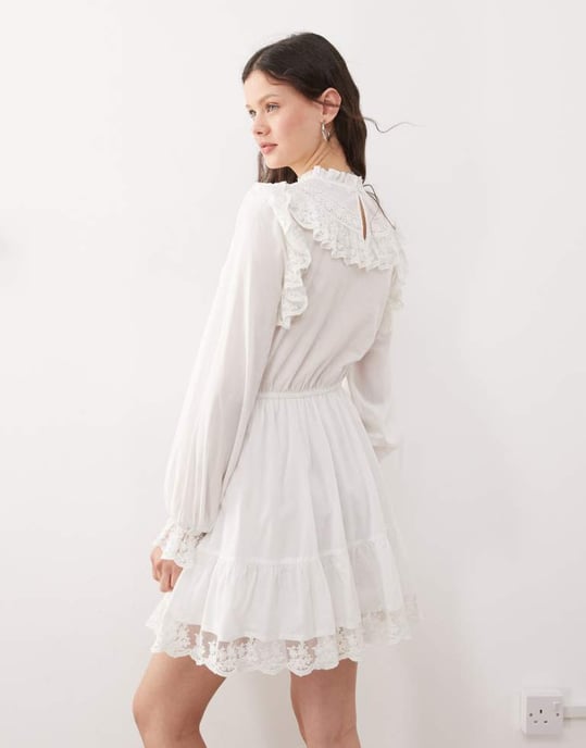 Miss Selfridge spetsdetalj ärvda vävda minikjol i vitt - Image 4