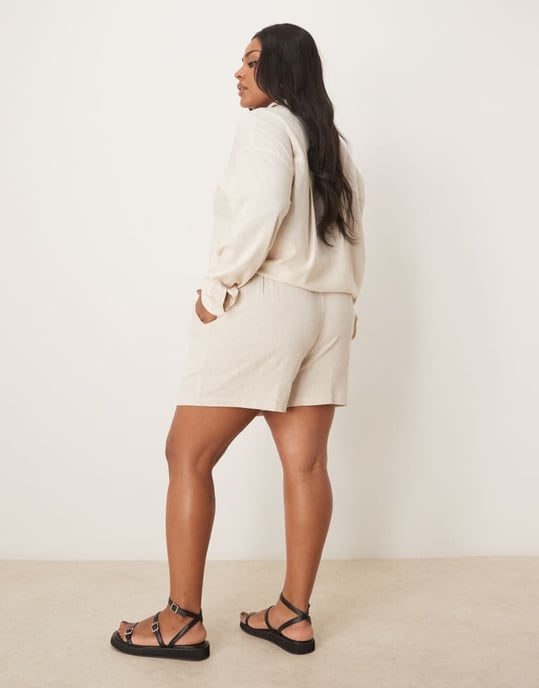ASOS DESIGN Curve relaxed dad shorts with linen in stone - Image 1