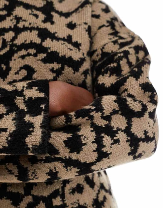 ASOS DESIGN crew neck knitted jumper in abstract leopard print - Image 3