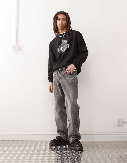 XLARGE sweatshirt med lutande OG-logotyp i svart - Image 2