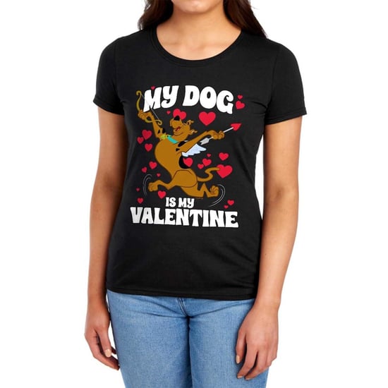 Scooby Doo Dames-T-shirt met nauwsluitende pasvorm: „My Dog Is My Valentine“ (Zwart) - Image 1