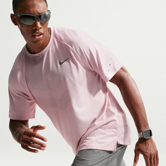 Nike Stride-T-shirt för män (Ljusröd) - Image 3