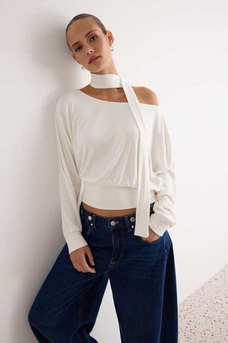 TRENDYOLMİLLA Dames Ecru Gestreept Lang Regular fit Blouses - Image 1
