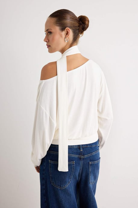 TRENDYOLMİLLA Dames Ecru Gestreept Lang Regular fit Blouses - Image 3